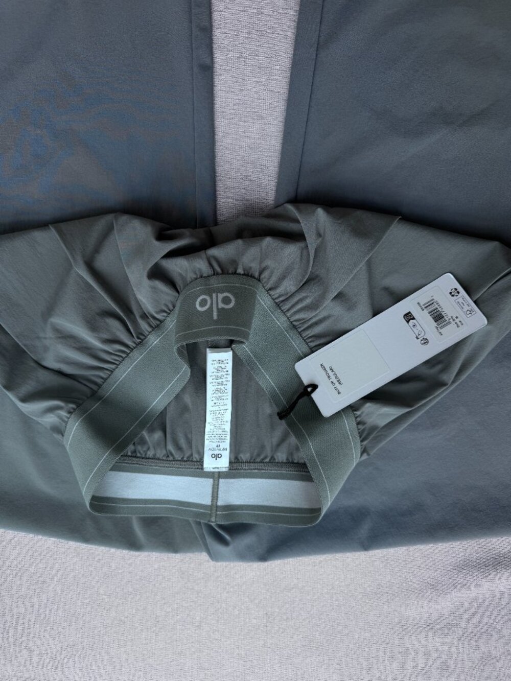 NWT🥳 ALO Yoga Steel Grey Wide Leg Pants ✨ (Regular Length) Soft Neutral - Picture 5 of 8
